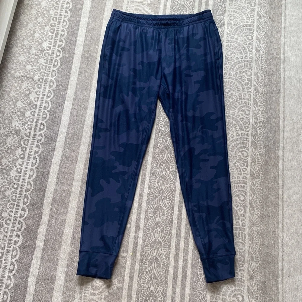 Rhone Reign Midweight Jogger Pants in Outer Space Camo - Picture 3 of 13